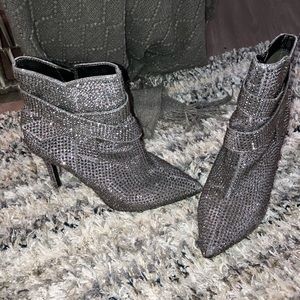 7.5 Jessica Simpsons bedazzled booties…